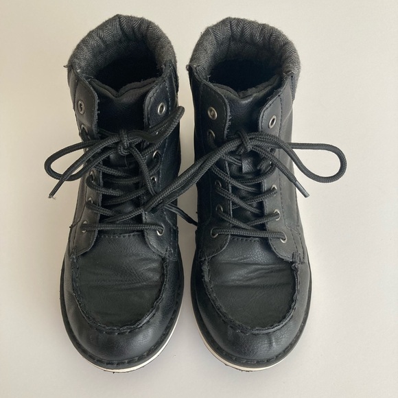 Old Navy Kids Moccasin Boots - Picture 2 of 5